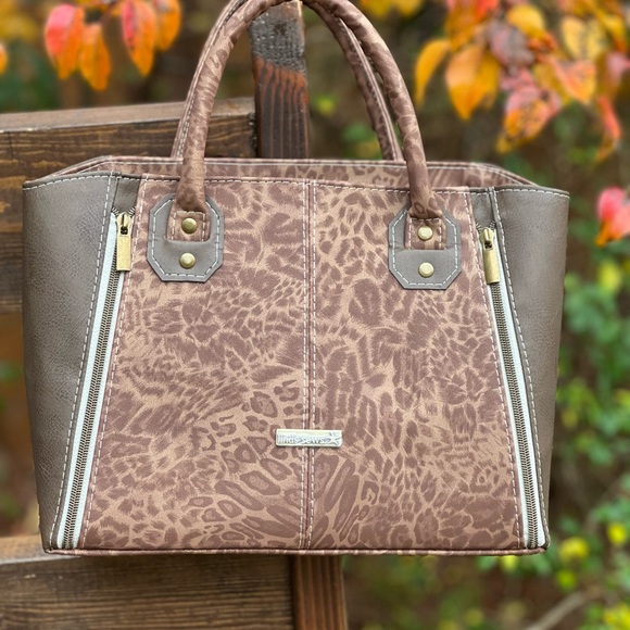linds sews. Handbags - Brown Leopard Print Tote